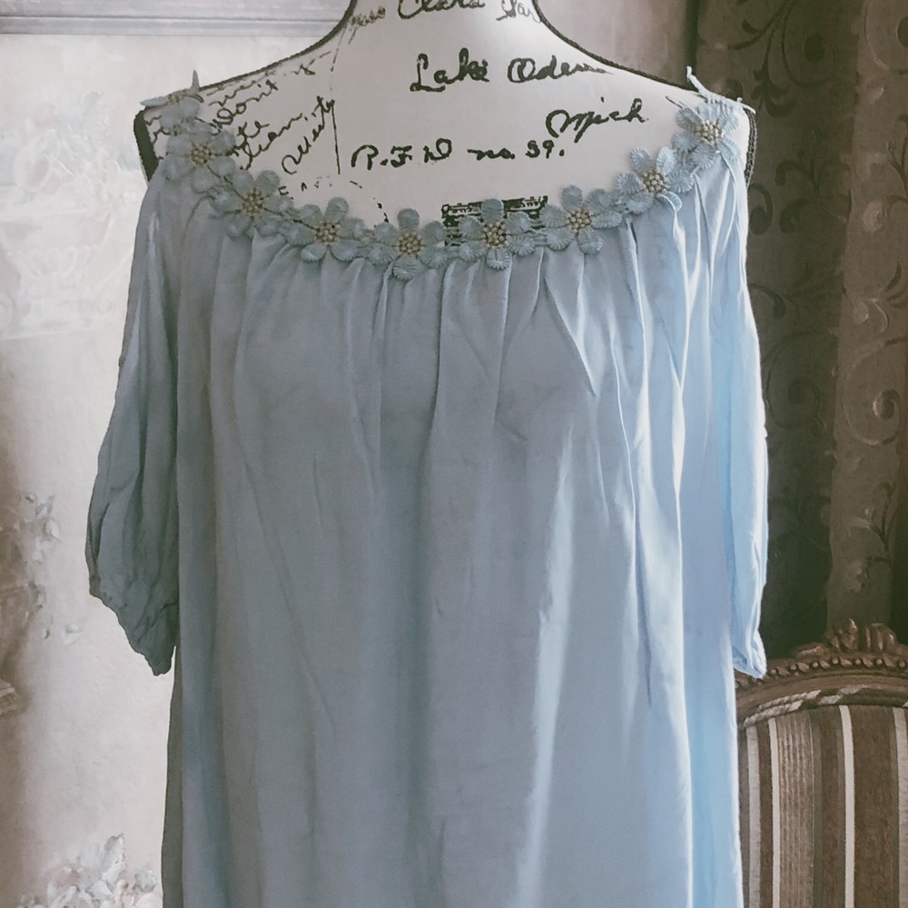 🖤🖤COLD SHOULDER EMBROIDERED BOHO TOP NWT - Picture 2 of 6